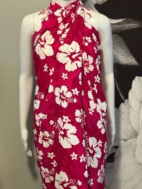 Koko Knot Hibiscus Print  Sarong Pareo Wrap Fuchsia White O/S